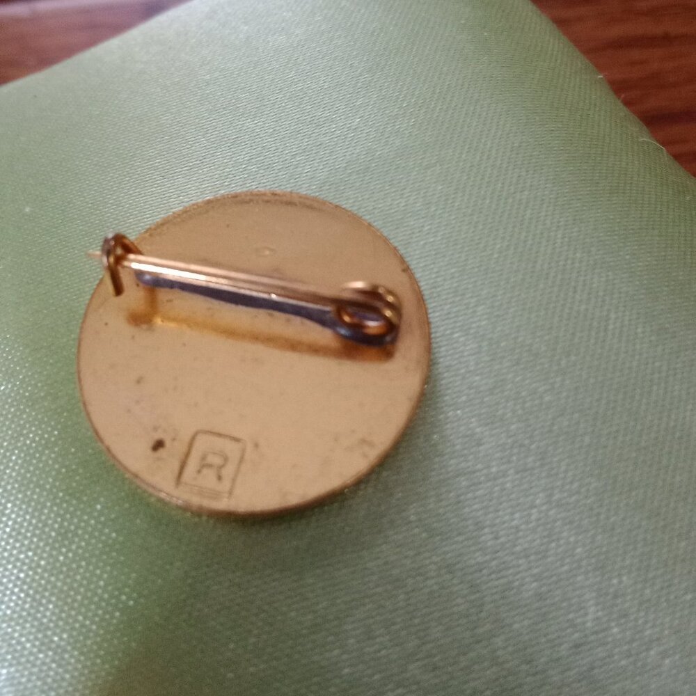 GSWA Clover Pin - Picture 3 of 5
